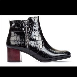 Pikolinos Bayona Croc Booties